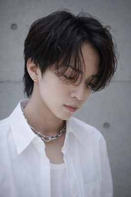 毛流れハンサムショートセンターパートメンズ黒髪爽やか