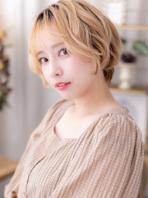 韓国風ハイトーンカラー小顔プードルパーマ　レイヤーボブb