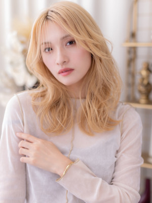 韓国巻きハイトーンカラーくびれレイヤーカット　韓国巻きb