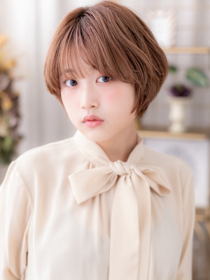 ミルクティーピンクベージュレイヤーショートボブ　触覚b