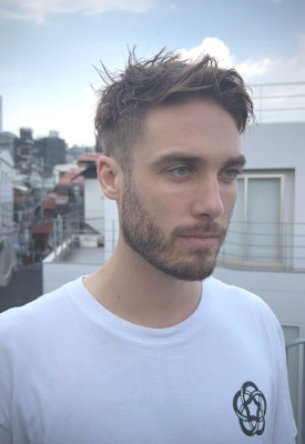 リバースセンターパート刈り上げセンターパートサーフカール