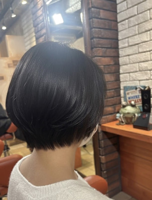 丸み美シルエットの大人ショート【007スタイル】