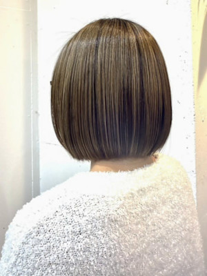 丸みボブ ハイライト 髪質改善 透明感カラー アッシュ 艶髪