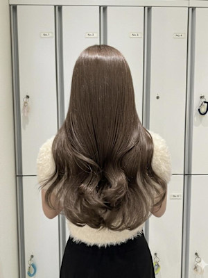 【伊勢原】イルミナカラー+髪質改善で叶える透明感オリーブ