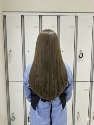 【伊勢原】イルミナカラー+髪質改善で叶える透明感オリーブ