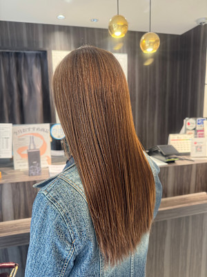 頭皮を労わるゼロテク塗布。上品な艶ベージュ