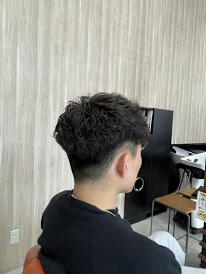 癖を生かした海外風ツーブロックスタイル/鈴木遥大