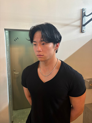 ステップボーンカットメンズヘア/センターパート