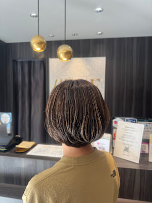 白髪ぼかしハイライトボブ