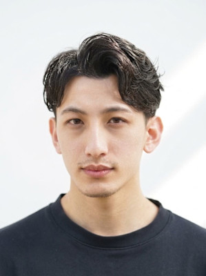 ナチュラルフェザーパーマ × センターパート