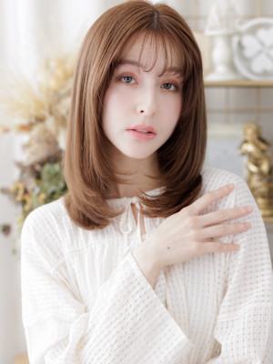 春カラーブリーチなし小顔ミディアムレイヤー　触覚