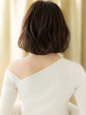 グレージュブラウン大人かわいいゆるふわボブパーマ30代40代