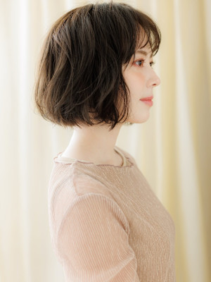 ダークアッシュブラウン大人美人立体感くせ毛風ボブ30代40代