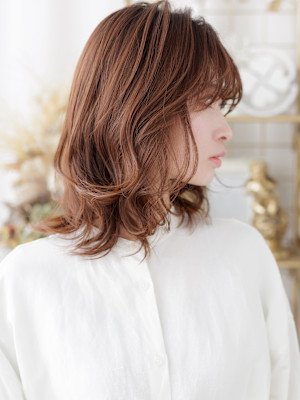 モカブラウンブリーチなしミディアムレイヤー　レイヤーカット