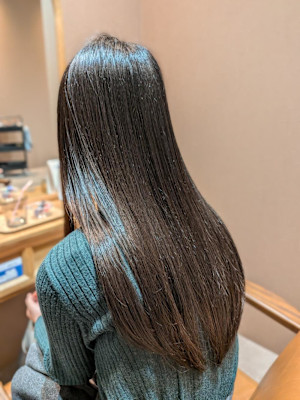 10代黒髪艶ストレート