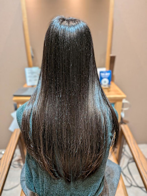 10代黒髪艶ストレート