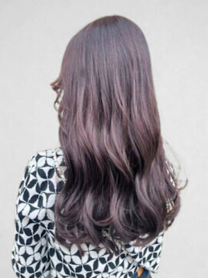 ラベンダーベージュ ブリーチなしカラー コテ巻き風パーマ 艶