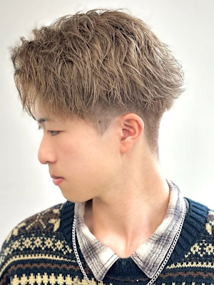 ミルクティーアッシュ ブリーチカラー メンズショート 束感