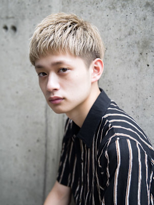 【爽やか×ストリート】プラチナブロンドベリーショート