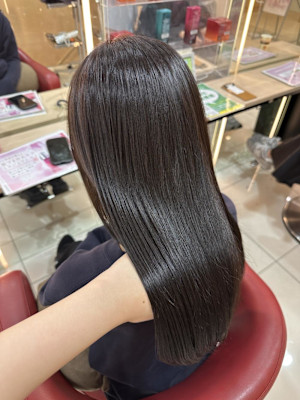 【伊勢原】イルミナカラー+髪質改善で叶える透明感オリーブ