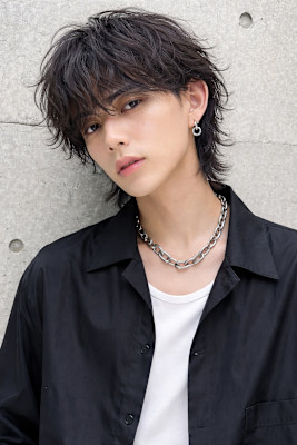 毛流れハンサムショートセンターパートメンズ黒髪爽やか