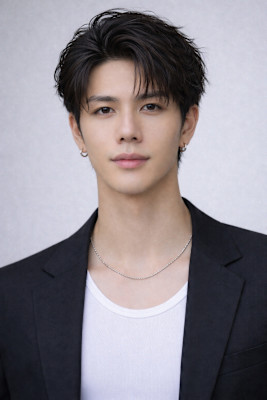 毛流れハンサムショートセンターパートメンズ黒髪爽やか