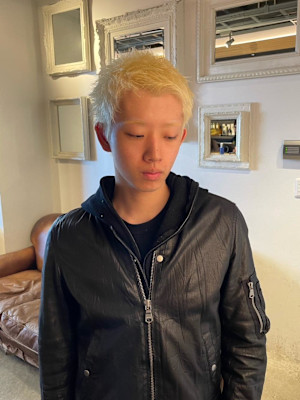 ブロンドスパイキーショート