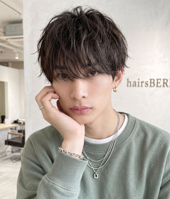 束感で魅せる大人マッシュショートニュアンスパーマ風の無造作感