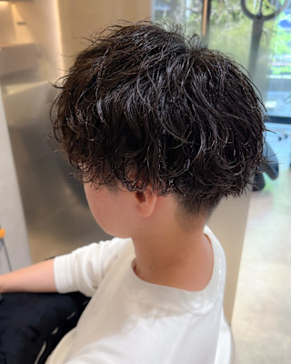 ゆるめシャドウパーマ×刈り上げ｜ふんわり感と清潔感を両立