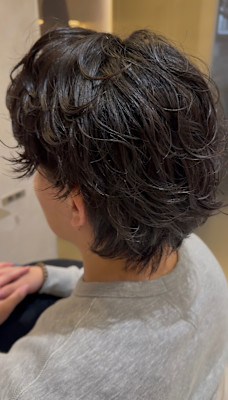 ニュアンスサーフパーマ×ウルフ｜無造作な動きで作る大人のこな