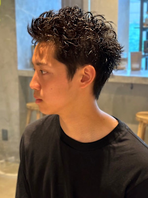 20代30代　アップバング　束感　ツイストスパイラル　黒髪