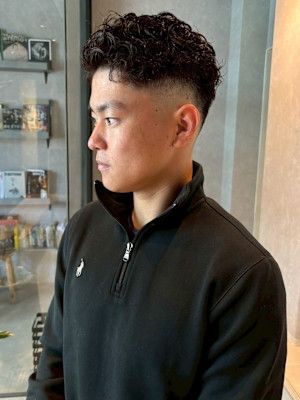 刈り上げ ツイストスパイラルパーマ アップバング 束感
