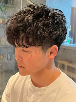 波巻きツイストスパイラルパーマ ツーブロック 束感 20代