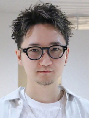 スパイキーショート ツーブロック 眉毛カット アップバング