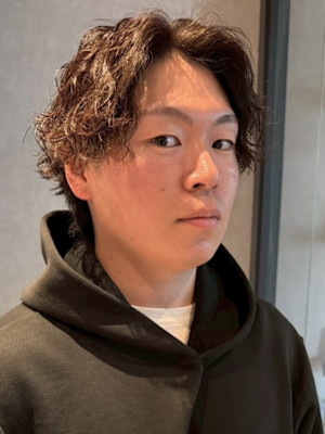 センターパート ミディアムパーマ ツイストスパイラルパーマ