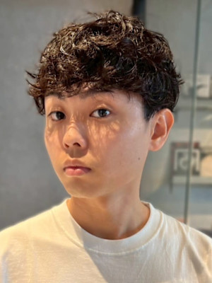 マッシュショート 束感 スパイラルパーマ 眉毛カット 20代