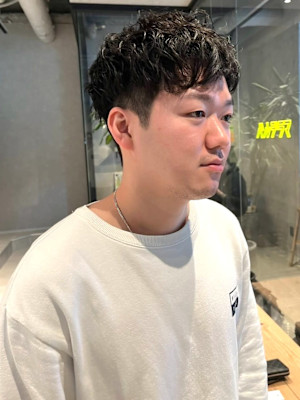 スパイラルパーマ ツーブロック 刈り上げ 束感 20代30代