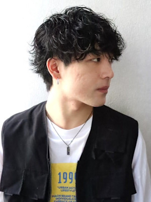 20代30代　黒髪　ツイスパ　マッシュ　メンズショート　束感