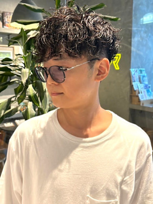 ツイストスパイラルパーマ　ツーブロック　マッシュヘア