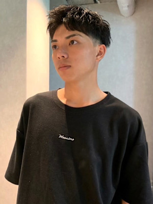 刈り上げ　ツーブロック　メンズショート　アップバング