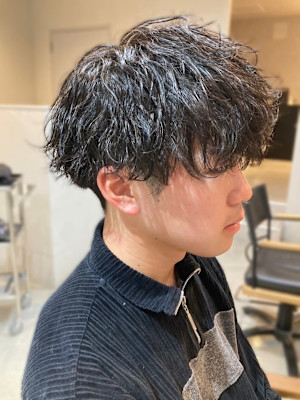 ツイストスパイラルパーマ　束感　黒髪　ツーブロック　マッシュ