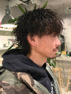 ツイストスパイラルパーマ　黒髪　マッシュ　ツーブロック