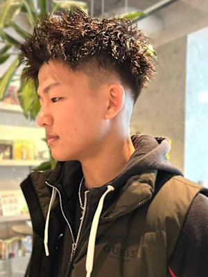 アップバング　フェードカット　ツイスパ　黒髪　束感　爽やか