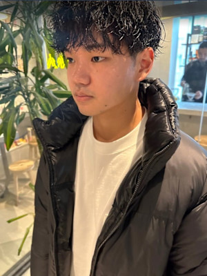 束感　黒髪　ツイストスパイラルパーマ　ツーブロック　ショート