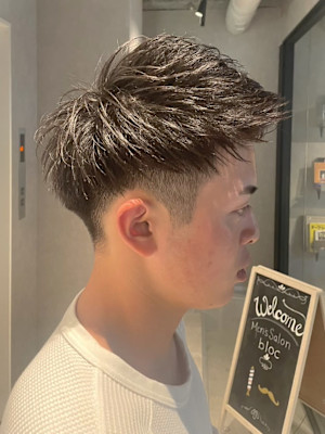 20代30代　ツーブロック　爽やか　アップバング　束感　黒髪