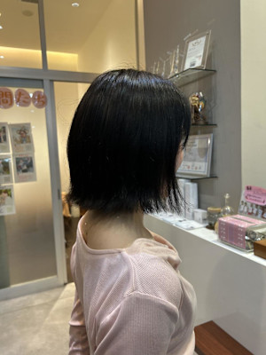 ぱつっと外はねボブ