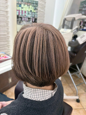 乾かすだけでまとまる美シルエットショートボブ✖︎ハイライト