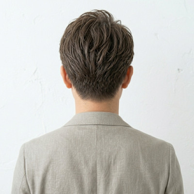 清潔感と誠実さを両立！アップバングショート