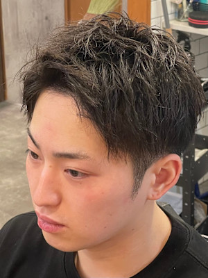 清潔感で攻めるアップバングショート