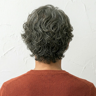 白髪ぼかし×大人パーマで叶える、50代の大人の遊び心
